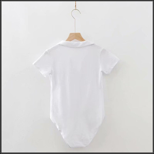 Γυναικείο καθημερινό κορμάκι με κοντά μανίκια και κλασικό κολάρο