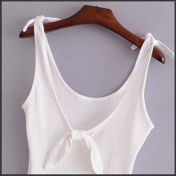 Μοντέρνο γυναικείο κορμάκι με στρογγυλή λαιμόκοψη και κορδέλα