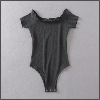 Női test rövid ujjú, csupasz váll