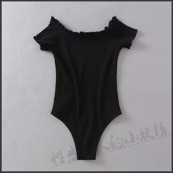 Női test rövid ujjú, csupasz váll