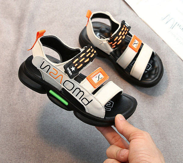 Kirja ja kleebistega laste sandaalid poistele