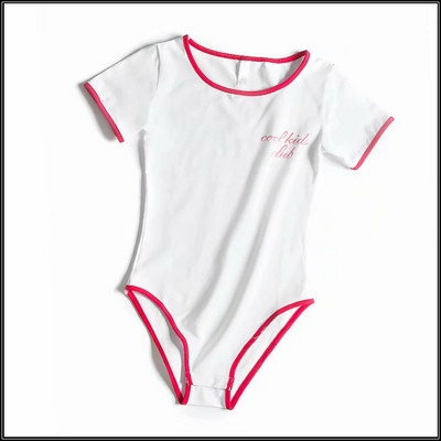 Γυναικείο μοντέρνο κορμάκι με κοντά μανίκια και πολύχρωμη επιγραφή