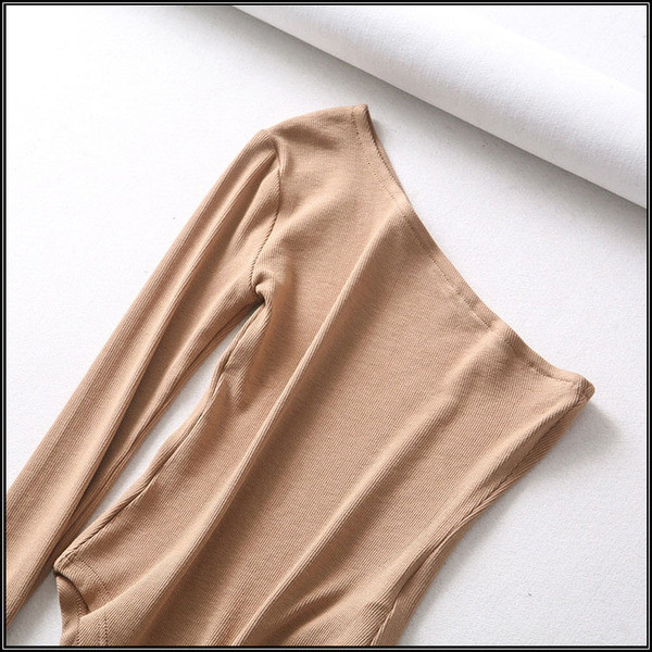 Modern női test egy ujjal