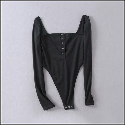 Stílusos női body négyzet alakú nyakkivágással és gombokkal