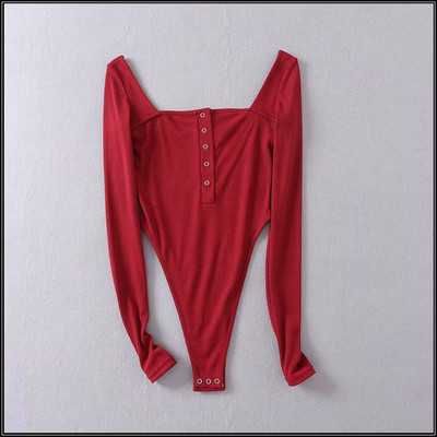 Stílusos női body négyzet alakú nyakkivágással és gombokkal