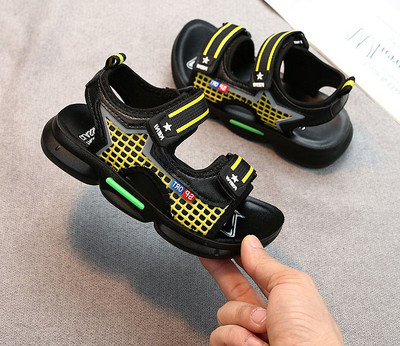 Παιδικά αντιολισθητικά σανδάλια με πλέγμα για αγόρια