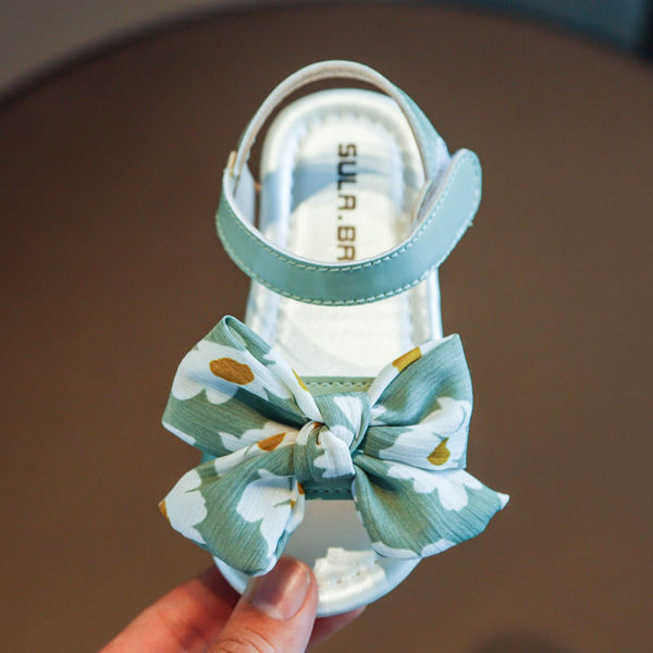 Modern gyerekszandál mintás szalaggal