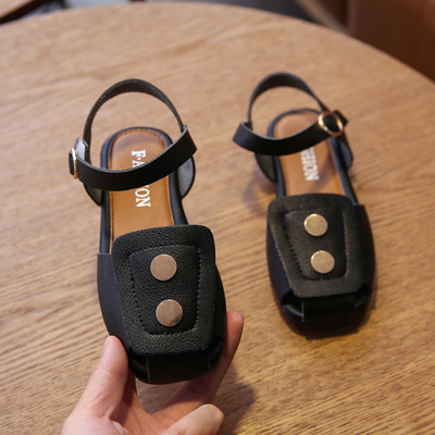 Παιδικά σανδάλια με μεταλλικά στοιχεία για κορίτσια