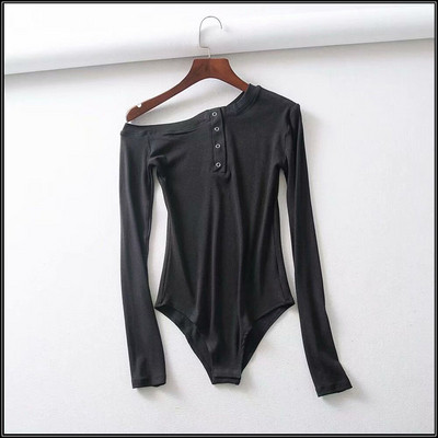 Γυναικείο κορμάκι με γυμνούς ώμους και κουμπιά