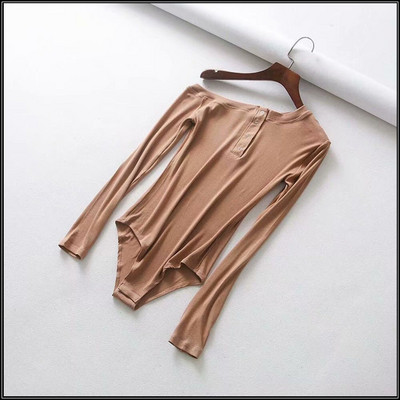 Γυναικείο κορμάκι με γυμνούς ώμους και κουμπιά