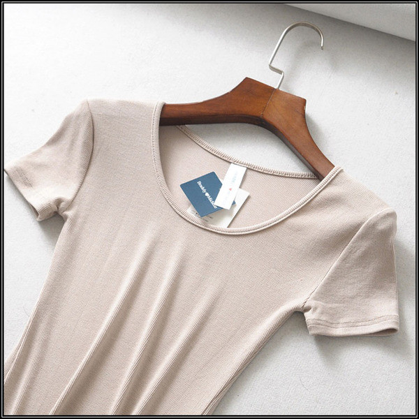 Női body kerek nyakkivágással és rövid ujjal