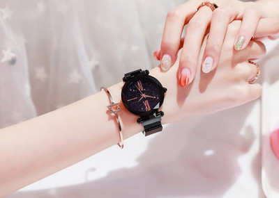 Μοντέρνο γυναικείο ρολόι με μεταλλικό λουράκι