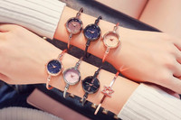 Μοντέρνο γυναικείο ρολόι με λεπτό μεταλλικό λουράκι