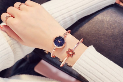 Μοντέρνο γυναικείο ρολόι με λεπτό μεταλλικό λουράκι