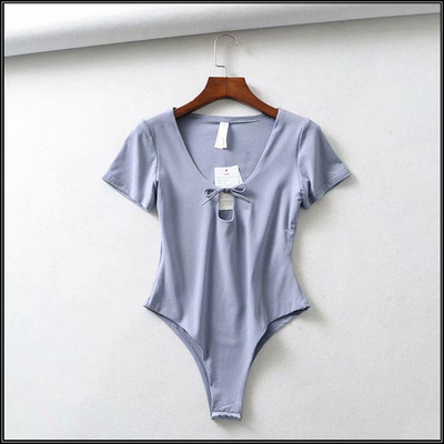 Női test rövid ujjú, spitz nyakkivágással