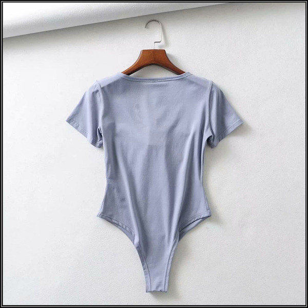 Női test rövid ujjú, spitz nyakkivágással