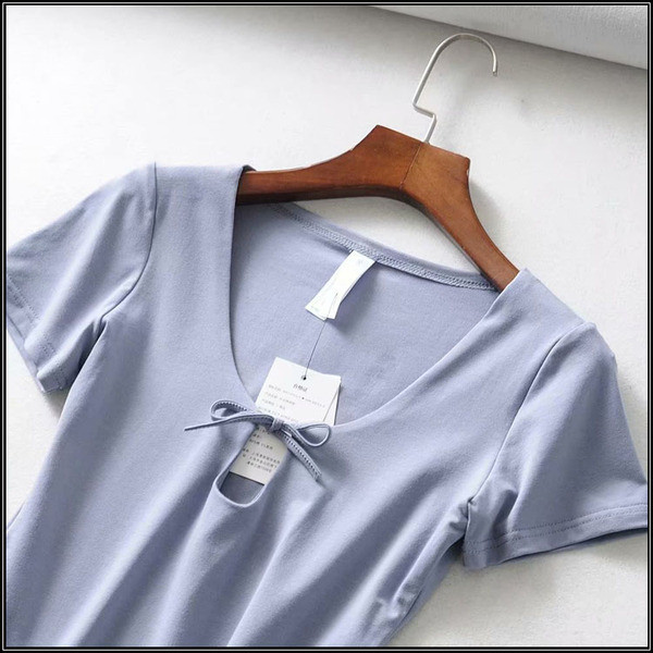 Női test rövid ujjú, spitz nyakkivágással