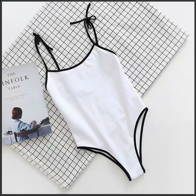 Női test vékony pántokkal és szögletes nyakkivágással