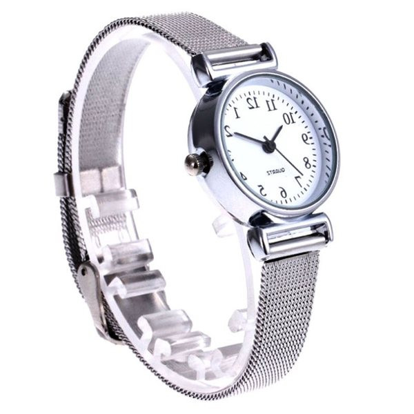 Κομψό γυναικείο ρολόι με μεταλλικό λουράκι