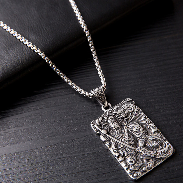 Meeste kaasaegne ripats - hõbetatud plaat