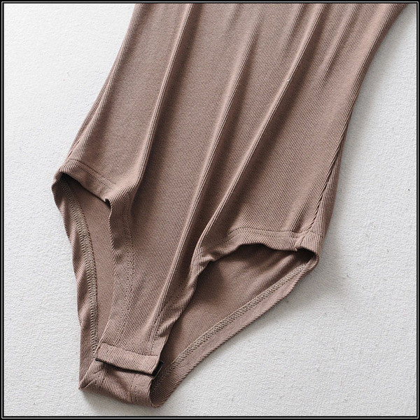 Dnevni ženski bodi kratkih rukava i okruglog izreza