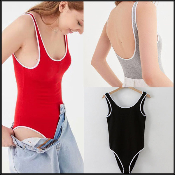 Napi női test széles pántokkal