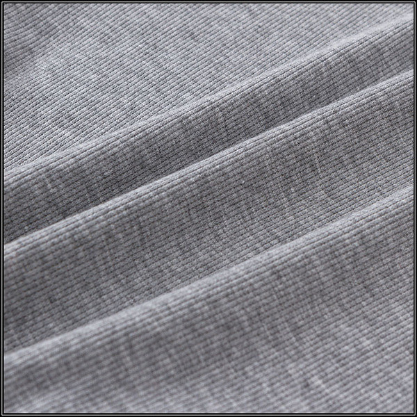 Napi női test széles pántokkal