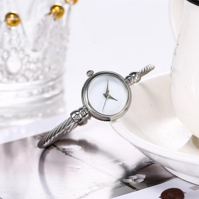 Κομψό γυναικείο ρολόι χαλαζία