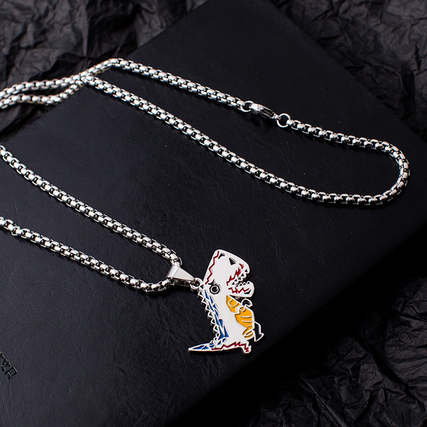 Μοντέρνα ανδρική αλυσίδα με μεταλλική διακόσμηση