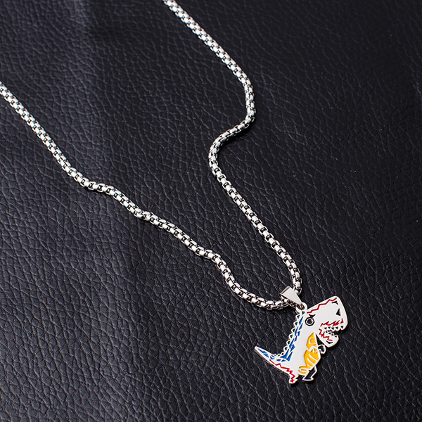 Μοντέρνα ανδρική αλυσίδα με μεταλλική διακόσμηση