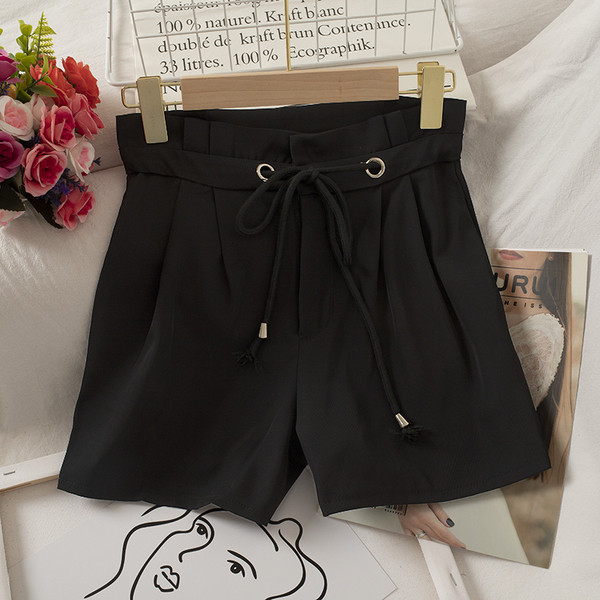 Női rövidnadrág megkötővel és elasztikus derékkal