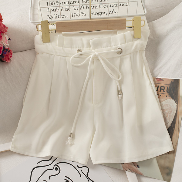 Női rövidnadrág megkötővel és elasztikus derékkal