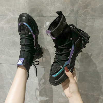 Ψηλά γυναικεία αθλητικά παπούτσια με επίπεδη σόλα και κορδόνια