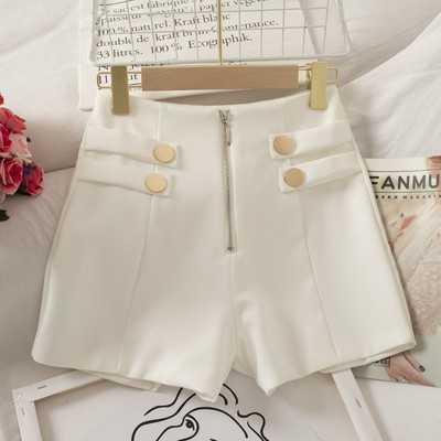 Naiste lühikesed püksid luku ja nööpidega