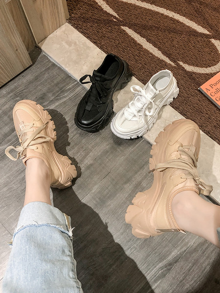 Φθινοπωρινά γυναικεία αθλητικά παπούτσια με υψηλή τραχιά σόλα και κορδόνια