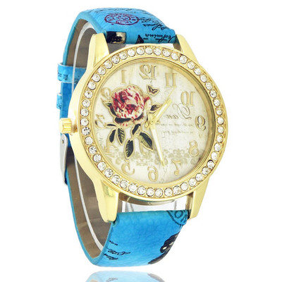 Női karóra nyomatokkal és kövekkel