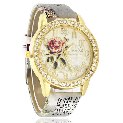 Női karóra nyomatokkal és kövekkel