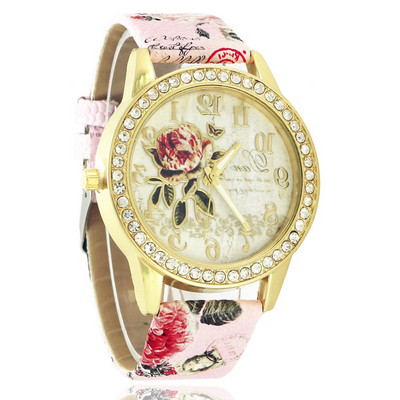 Női karóra nyomatokkal és kövekkel