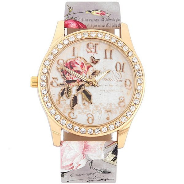 Női karóra nyomatokkal és kövekkel