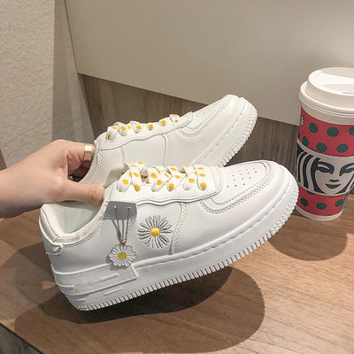 Casual γυναικεία αθλητικά παπούτσια με κέντημα λουλουδιών και πολύχρωμους δεσμούς