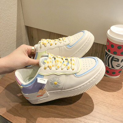 Casual γυναικεία αθλητικά παπούτσια με κέντημα λουλουδιών και πολύχρωμους δεσμούς