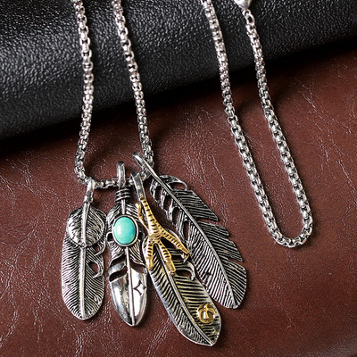 Μοντέρνα ανδρική αλυσίδα με διακοσμήσεις