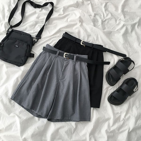 Ženske kratke hlače širokog modela s remenom