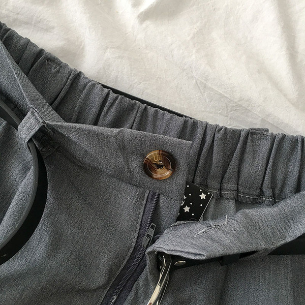 Ženske kratke hlače širokog modela s remenom