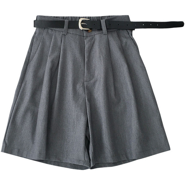 Ženske kratke hlače širokog modela s remenom