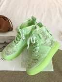 Modern női cipők új modellje csipkével és fűzővel