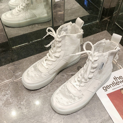 Modern női cipők új modellje csipkével és fűzővel