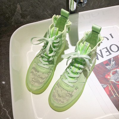 Modern női cipők új modellje csipkével és fűzővel