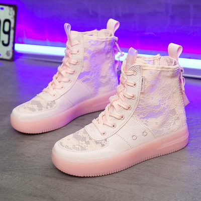 Modern női cipők új modellje csipkével és fűzővel