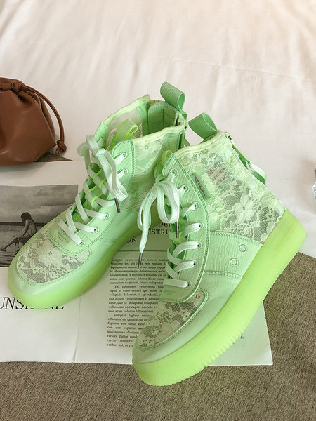 Modern női cipők új modellje csipkével és fűzővel